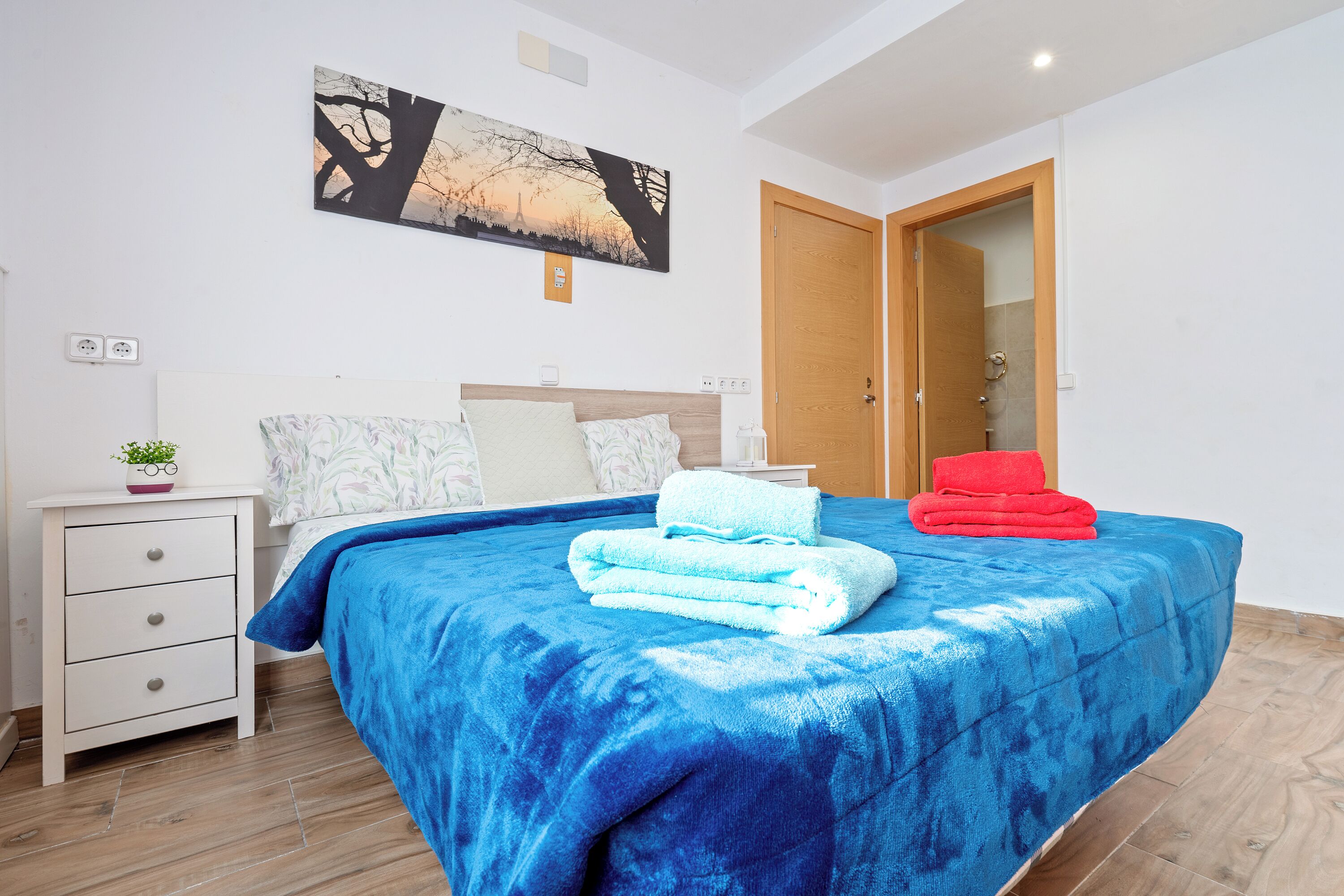 4 dormitorios, tabla de planchar con plancha, wifi gratis y ropa de cama