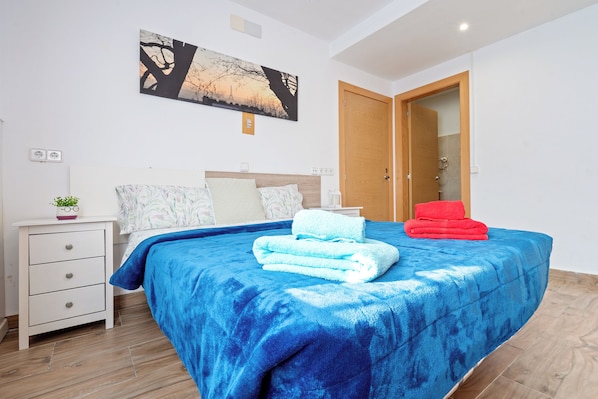 4 bedrooms, iron/ironing board, free WiFi, bed sheets - Holiday Home 'Costa Daurada' with Private Terrace, Wi-Fi and Air Conditioning (Tarragona)