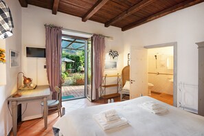 1 habitación, tabla de planchar con plancha, wifi gratis y ropa de cama 