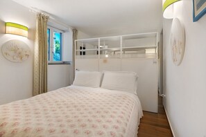 1 chambre, fer et planche à repasser, Wi-Fi gratuit, draps fournis