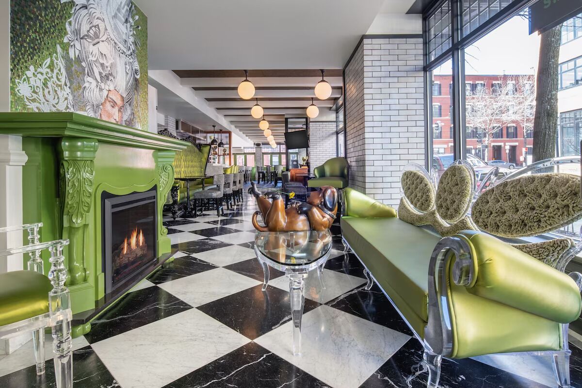 Back Bay King, Staypineapple, Great Location, Restaurant & Bar, Pets - Quincy