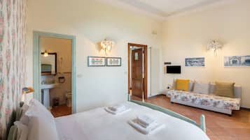 1 habitación, tabla de planchar con plancha, wifi gratis y ropa de cama