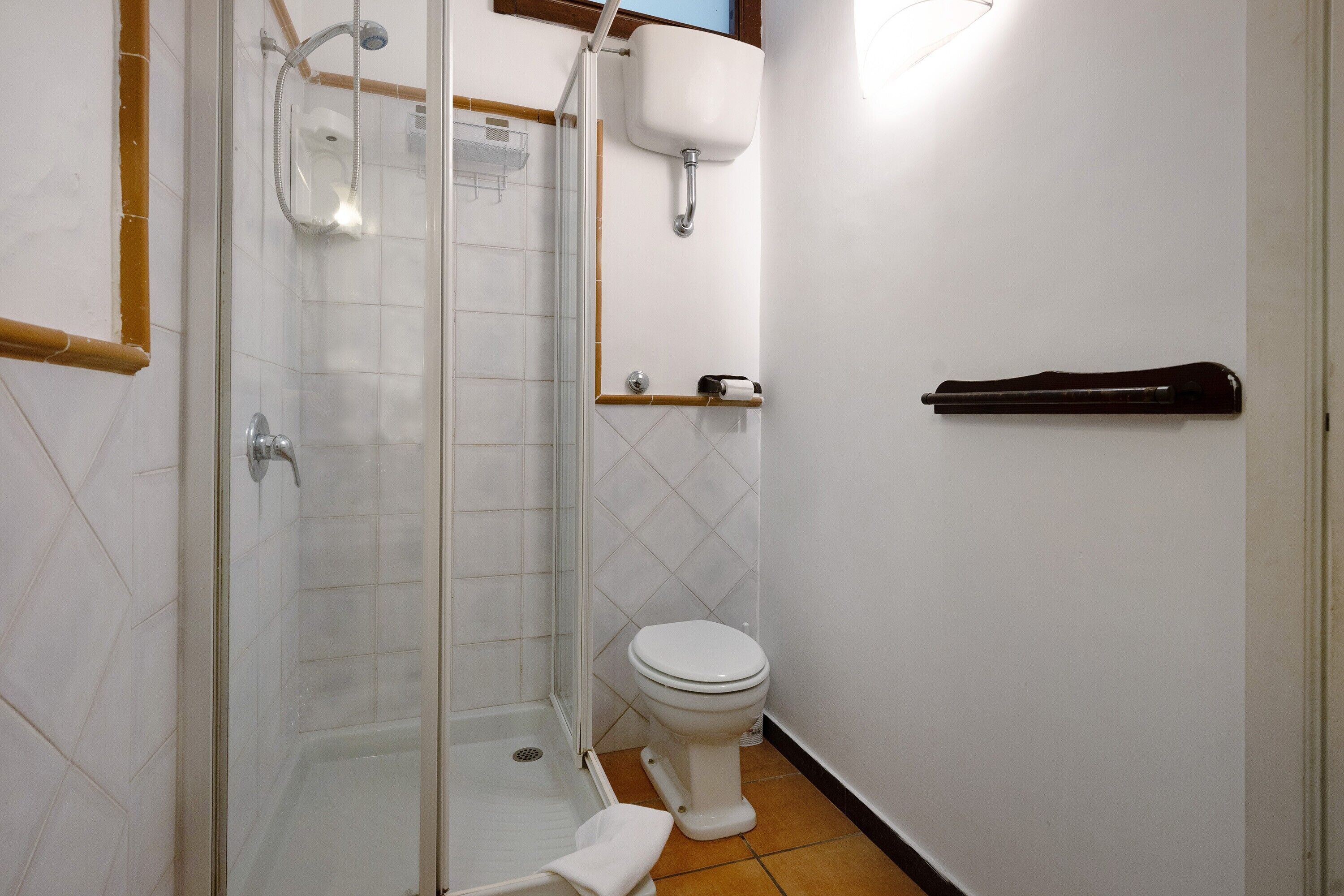 Dusch, hårtork och handdukar