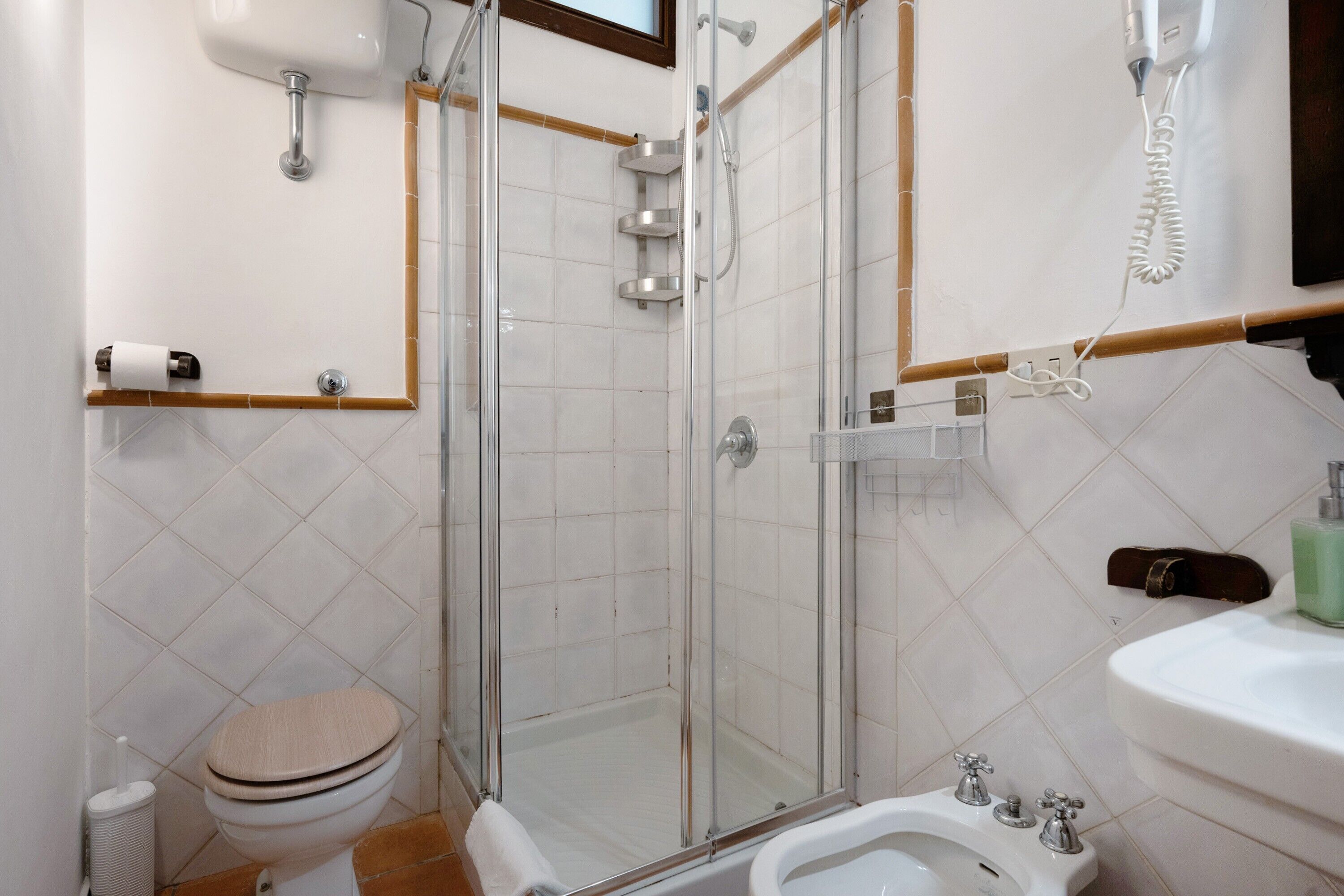 Doccia, asciugacapelli, asciugamani