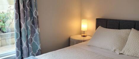 4 bedrooms, iron/ironing board, WiFi, bed sheets