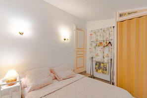 1 chambre, fer et planche à repasser, Wi-Fi gratuit, draps fournis