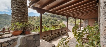 Rural House 'Maria' with Mountain Views, Private Terrace and Wi-Fi - SilboHolidays