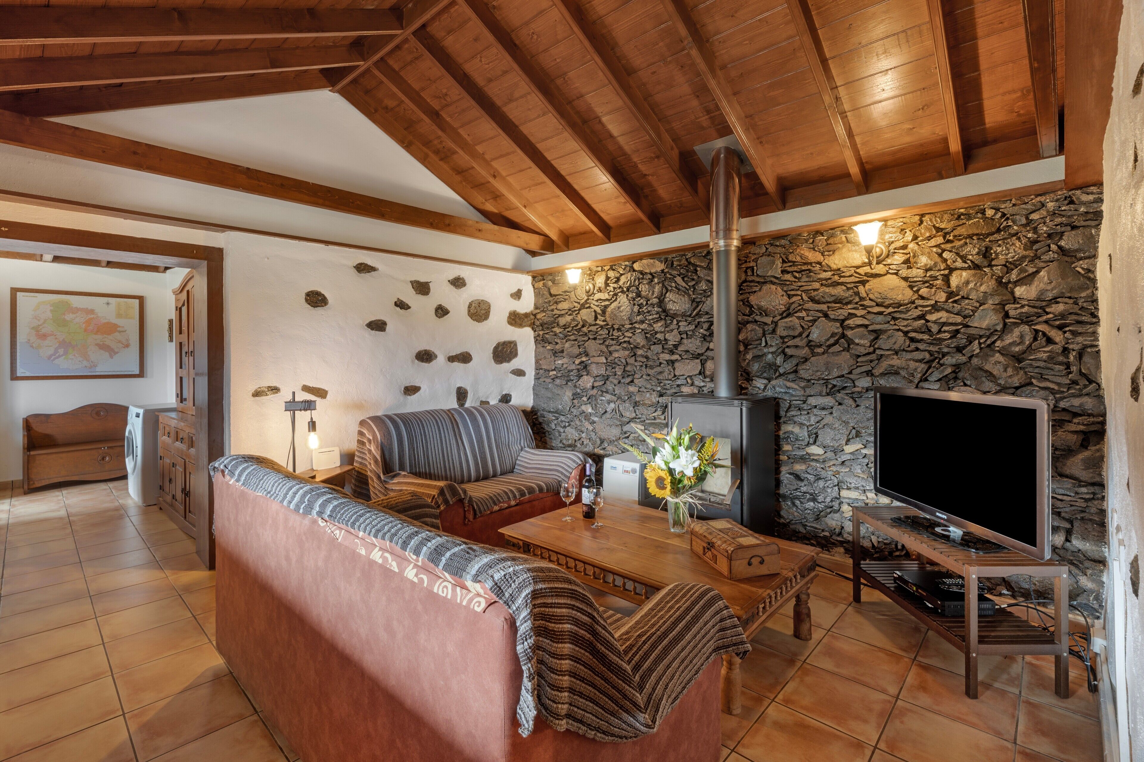 Televisión, chimenea