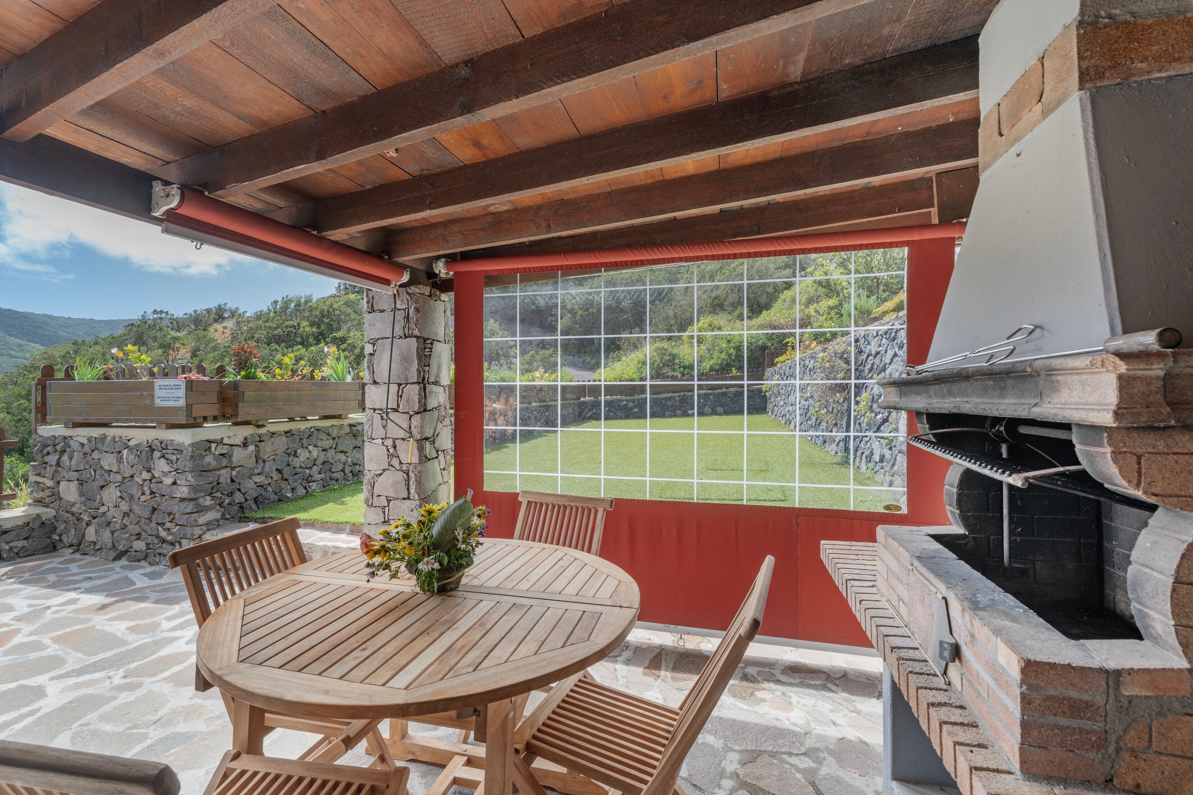 屋外ダイニングエリア