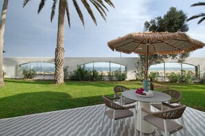 Outdoor dining - 'Sierra Del Mar - 12 Personen' with Sea View, Private Pool and Wi-Fi (Playa del Ingles)