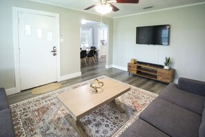 Smart TV - Charming, Quiet 3Bd/1Ba House in Petal (Petal)