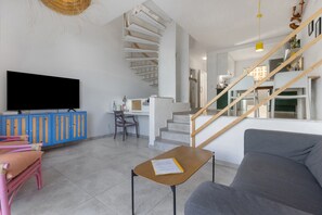 TV - Holiday Home 'La Casa De Las Hesperides' with Sea View, Private Terrace and Wi-Fi (Morro Jable)