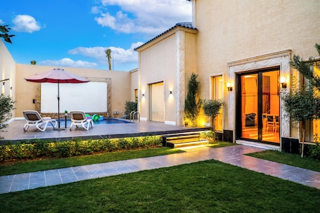 Terrace/patio. Lamar Park Resort