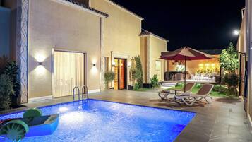 9 piscines couvertes