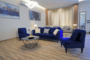 Deluxe chalet, patio, uitzicht op tuin | Woonruimte