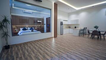 Deluxe Chalet, Patio, Garden View | Living area