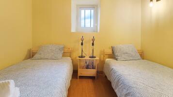 2 quartos, Wi-Fi de cortesia, roupa de cama