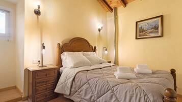 2 bedrooms, WiFi (free), bed sheets