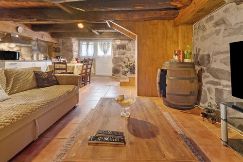 Chalet 'Cantinho De Tourem' mit Bergblick, privater Terrasse und Wi-Fi