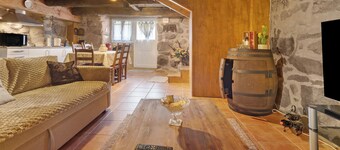 Chalet 'Cantinho De Tourem' with Mountain View, Private Terrace and Wi-Fi