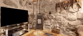 Chalet 'Cantinho De Tourem' with Mountain View, Private Terrace and Wi-Fi