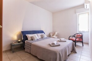 2 室のベッドルーム、アイロン / アイロン台、WiFi、ベッドシーツ