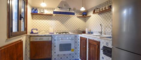 Kylskåp och spishäll