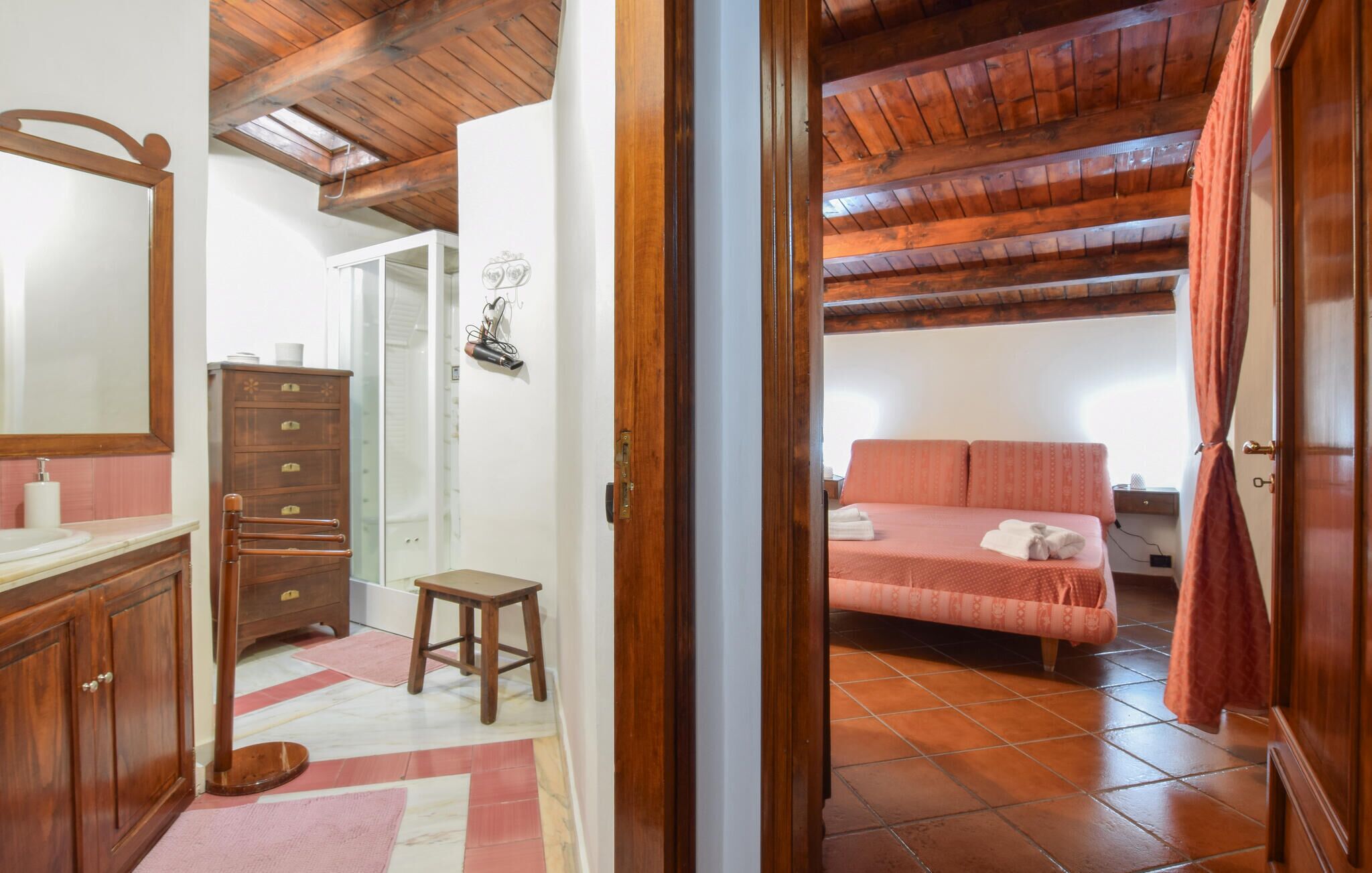 2 camere, culla da viaggio, Wi-Fi gratuito