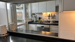 Apartment | Private kitchen | Electric kettle - Depto nuevo en sector alto de Las Condes (Santiago)