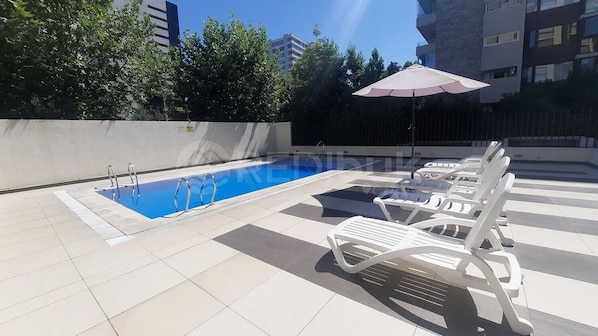 2 piscinas al aire libre