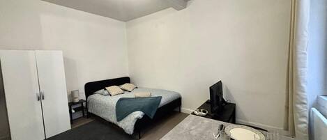 1 bedroom, WiFi, bed sheets