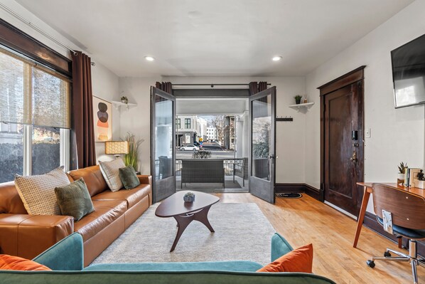 Smart TV - Downtown area of Salt Lake City – Close to U of U & everything else. (Salt Lake City)