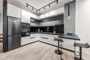 Fridge, microwave, oven, stovetop