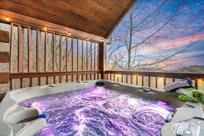 Outdoor spa tub - Stunning View! 4.5miles 2 Dollywood & Park –2 Kings, HotTub, PoolTable Fireplace (Sevierville)