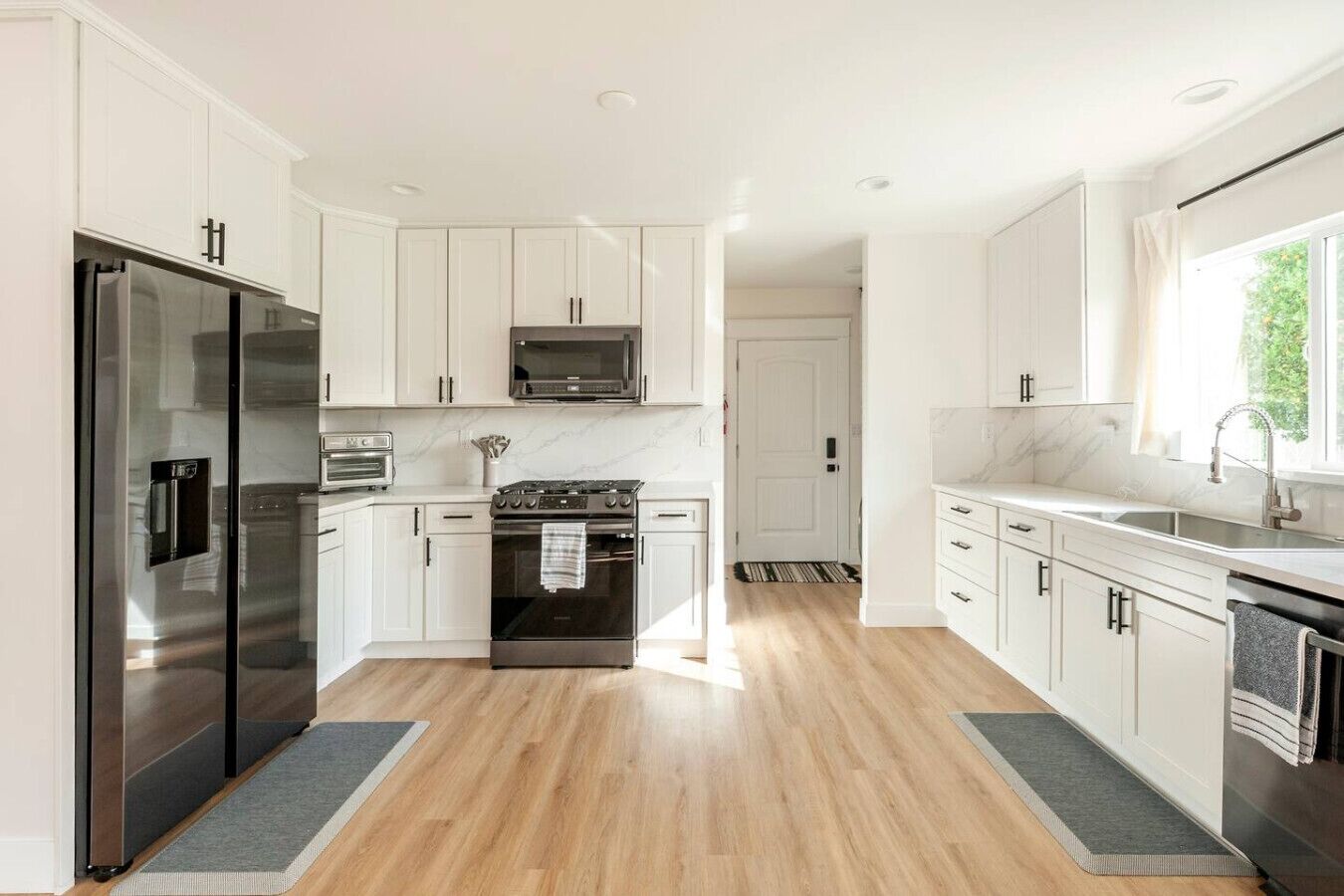 冰箱、微波炉、烤箱、炉灶