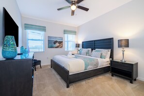 6 Schlafzimmer, Schreibtisch, Bügeleisen/Bügelbrett, Reisekinderbett