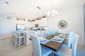 Dining - Floridian Hideaway 6-Bd, 5-Ba, south-facing lakefront pool, Providence Golf. (Davenport)