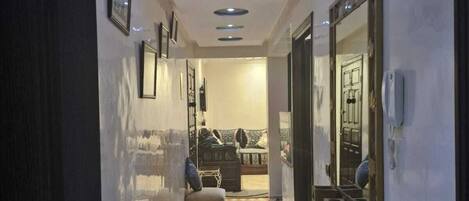 المنشأة من الداخل