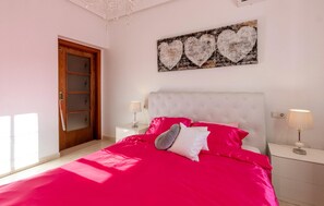 3 室のベッドルーム、WiFi (無料)