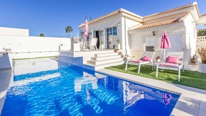 A modern house with a swimming pool, outdoor seating, and a well-maintained lawn. - Beautiful home in Rojales (Rojales)