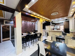 Dining - Hotel Darou Khoudoss (Dakar)