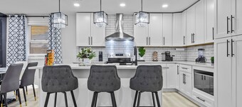 Royal Palm Urban Suites - Spacious 5 bedroom and Close to ATL Downtown
