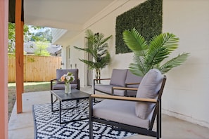 Terrace/patio - Royal Palm Urban Suites - Spacious 5 bedroom and Close to ATL Downtown (Atlanta)