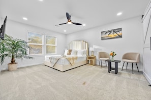 5 bedrooms, desk, iron/ironing board, WiFi - Royal Palm Urban Suites - Spacious 5 bedroom and Close to ATL Downtown (Atlanta)