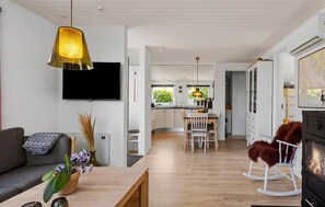Smart TV, fireplace - Lovely home in Broager with WiFi (Broager)