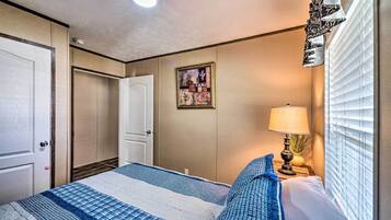 2 bedrooms, iron/ironing board, free WiFi, bed sheets