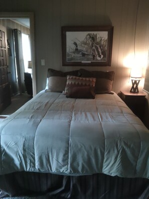 3 Schlafzimmer, Schreibtisch, Bügeleisen/Bügelbrett, Reisekinderbett