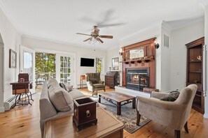 TV, fireplace, offices