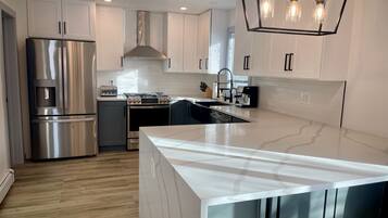 Micro-ondes, four, plaque de cuisson, lave-vaisselle