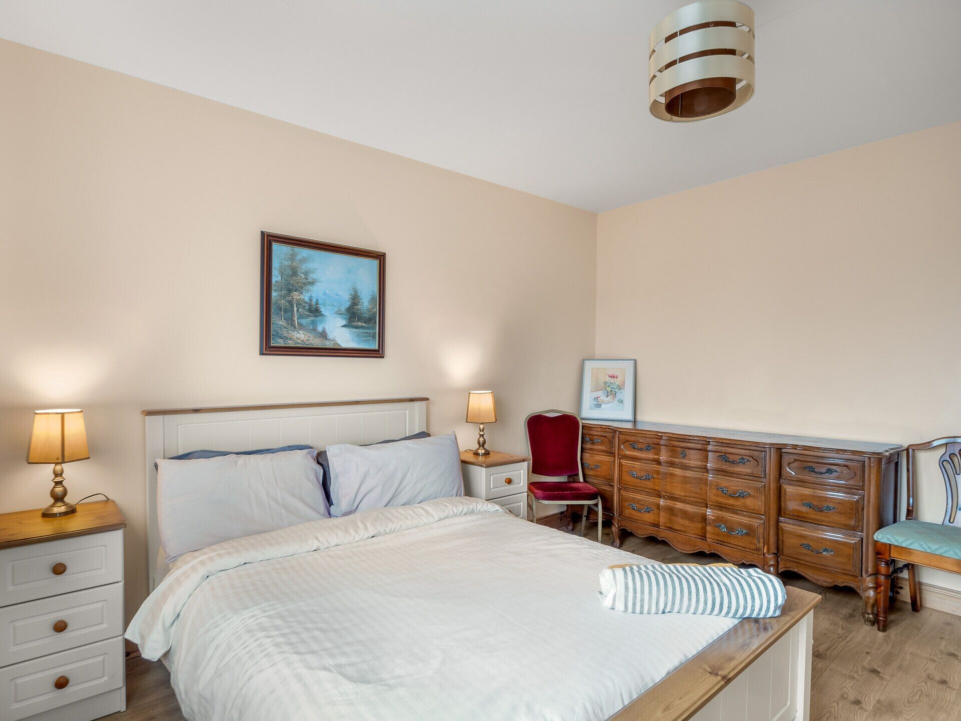 6 bedrooms, travel cot, free WiFi, bed sheets